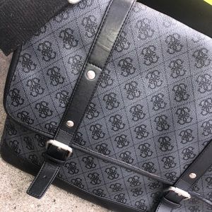 Extremely nice Guess bag very clean for 2007 💦